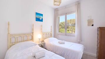 Apartamento | 2 dormitorios y tabla de planchar con plancha