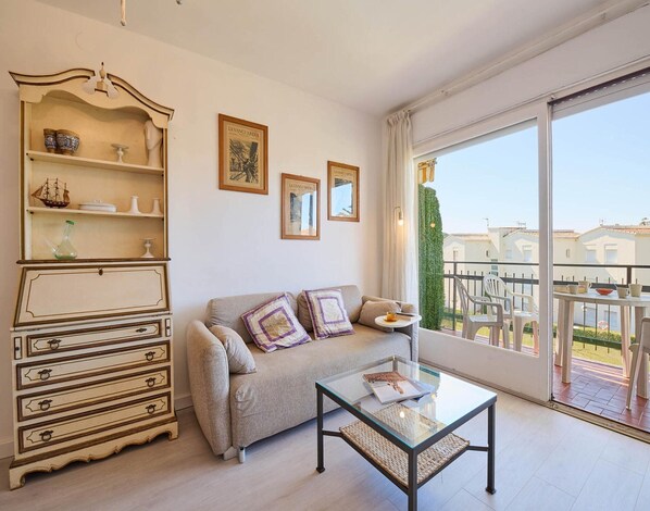 Apartment | Living room - Apartment in Calella Near Sand Beach (Palafrugell)