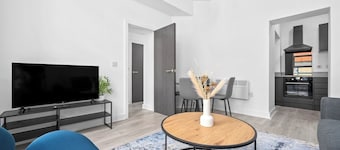 Modern 2B City Apartment - Wheelchair Accessible