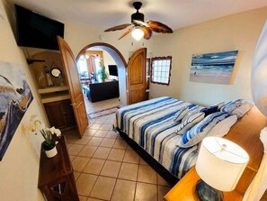 2 habitaciones, escritorio, tabla de planchar con plancha y wifi gratis 