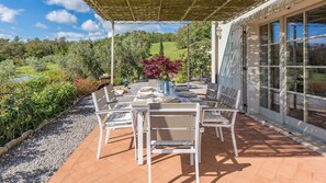 Outdoor dining - Podere San Regolo, Scansano, Grosseto and Maremma (Scansano)