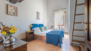 4 chambres, bureau, fer et planche à repasser, accès à Internet