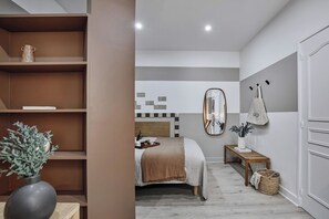 Tabla de planchar con plancha, wifi, ropa de cama