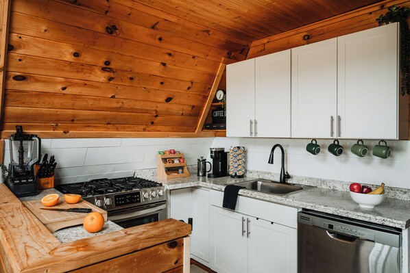 冰箱、微波炉、烤箱、炉灶