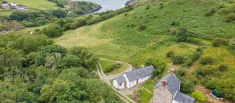 Cwmtawel, Holiday Cottage Ceibwr Bay, Sleeps 4, 3 bedrooms, bathrooms