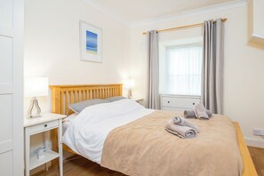 1 chambre, fer et planche à repasser, accès Internet