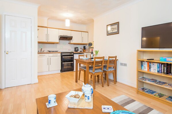 Microwave, toaster, cookware/dishes/utensils, dining tables