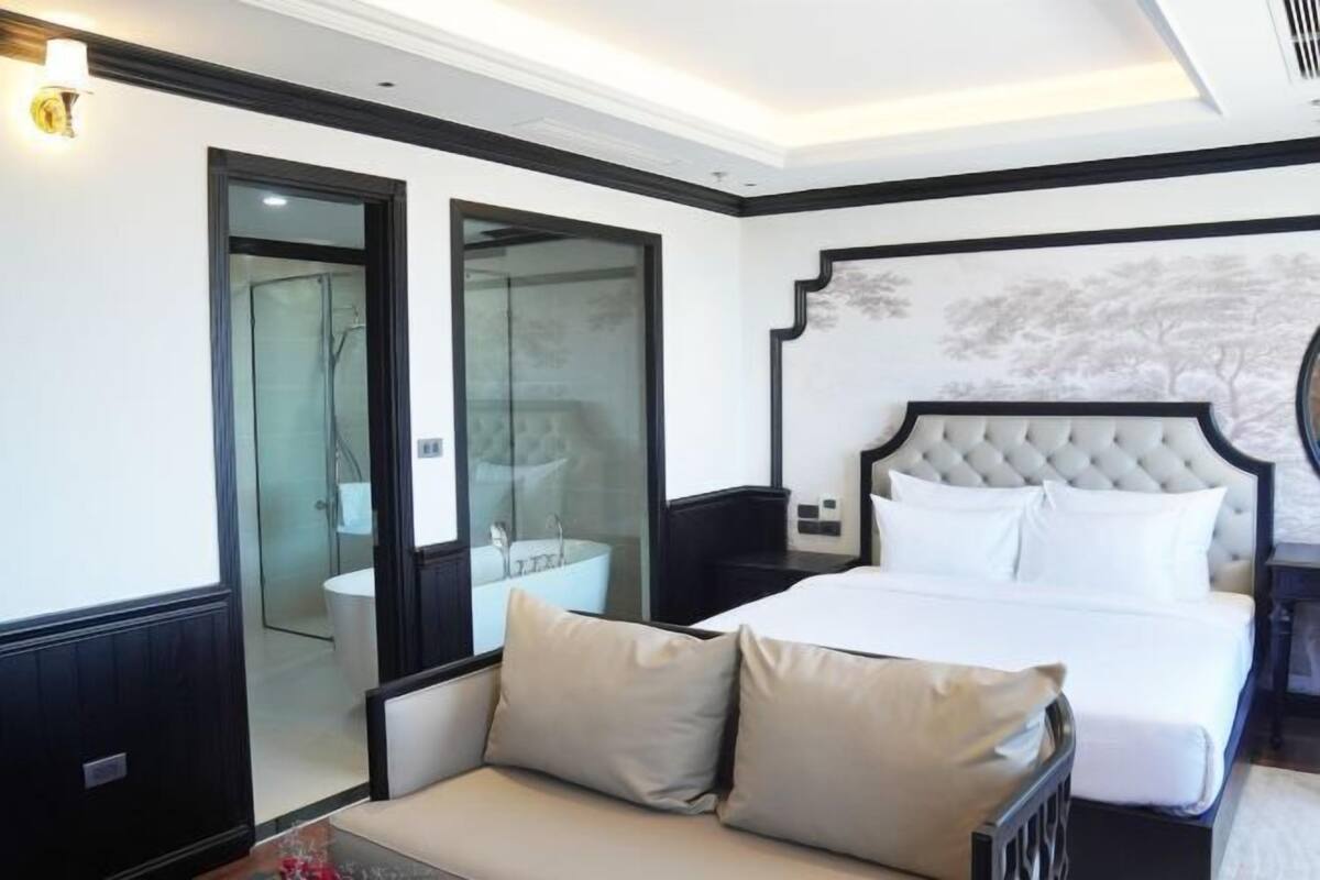 1 bedroom, minibar, desk, laptop workspace