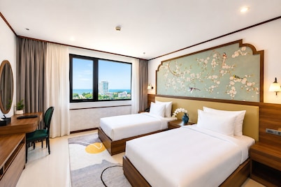 Grand Luxury Hotel Ninh Chu
