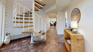 A staircase with a white railing and a wooden floor. - Private Pool, Pet Friendly, 7 Minute Walk to the Beach (Port Aransas)