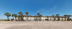 Exterior - Walk to the Beach, Shared Heated Pool, Second Floor Condo (Port Aransas)