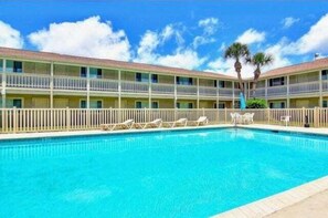 A heated pool - Walk to the Beach, Shared Heated Pool, Second Floor Condo (Port Aransas)