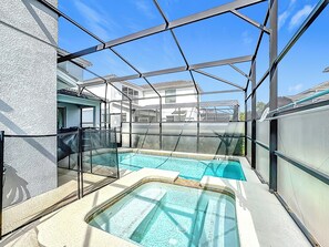 Innenpool, beheizter Pool