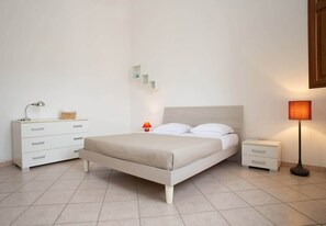 Unclassified image, 2 of 16, button