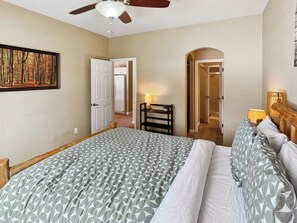 3 bedrooms, iron/ironing board, travel cot, free WiFi