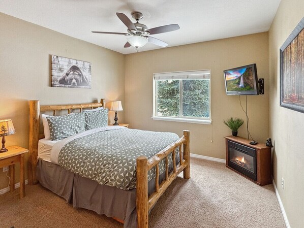 3 bedrooms, iron/ironing board, travel crib, free WiFi