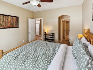 3 chambres, fer et planche à repasser, lit parapluie, Wi-Fi gratuit
