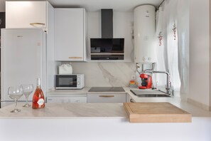 Fridge, microwave, oven, stovetop