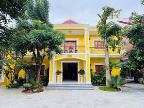Front of property - Piseth Private Villa Hotel (Battambang)