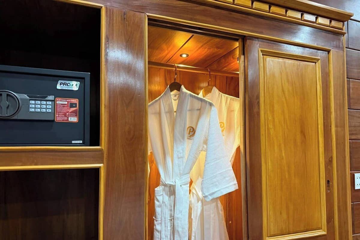Armoire