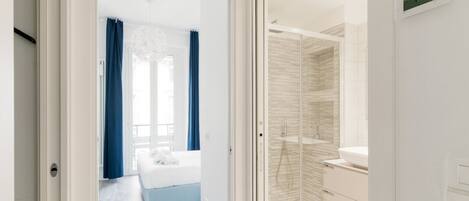 1 多间卧室、熨斗/熨衣板、WiFi、床单