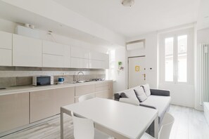 Fridge, microwave, oven, stovetop