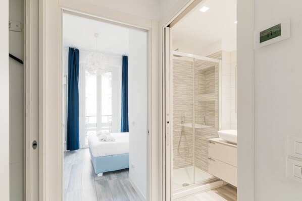 1 habitación, tabla de planchar con plancha, wifi y ropa de cama 