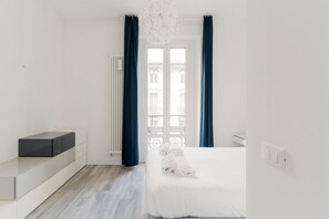 1 dormitorio, tabla de planchar con plancha, wifi y ropa de cama