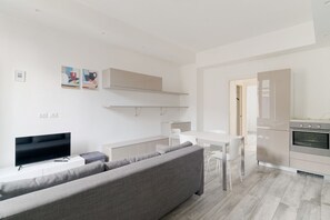 Living area - MM5 Isola Bright Apartment (Milano)