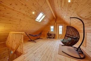 Family House, Non Smoking, Mountain View (Apple,Pets Not allowed) | Living area | 60-inch Smart TV with cable channels