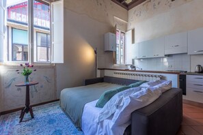 1 bedroom, desk, iron/ironing board, WiFi