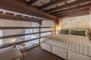 1 bedroom, desk, iron/ironing board, WiFi