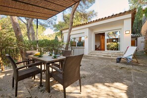 Villa | Outdoor dining - Villa in Llafranc Near Sandy Beach (Palafrugell)