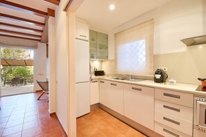 Private kitchen - Villa in Llafranc Near Sandy Beach (Palafrugell)