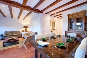Villa | Dining - Villa in Llafranc Near Sandy Beach (Palafrugell)