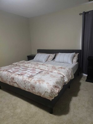 4 chambres, coffres-forts dans les chambres, bureau