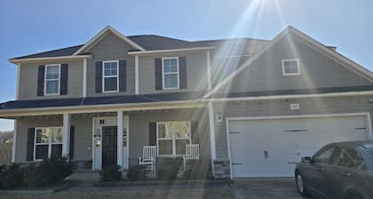 Charming 4-bedroom house with AC, WiFi in enjoyable Hope Mills