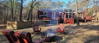 Romantic Hot Tub Cabin with Private Deck, Firepit, Beavers Bend Getaway