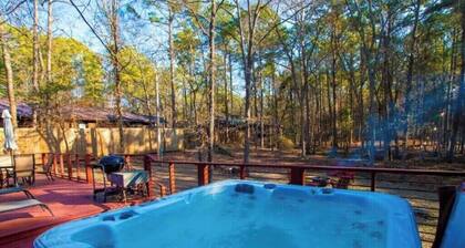 Sip & Stay w/Hot Tub Near Attractions