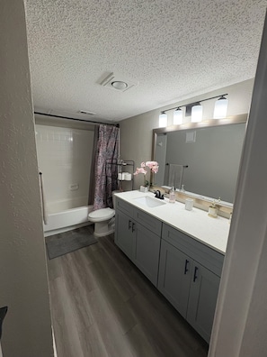 Handtücher, Seife, Toilettenpapier