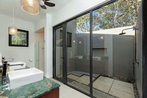 Shower, hair dryer, towels - Villa in Exclusive Community 3-Min Drive to Beach w/ Private Pool, Sauna & Cold Plunge (Hacienda Pinilla)