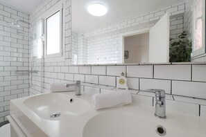 Villa | Bathroom