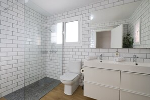 Villa | Bathroom
