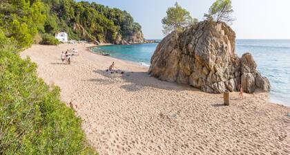 Villa in Costa Brava With Private Pool & Sea View