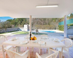 Villa | Dining - Villa in Lloret de Mar With Private Pool (Vidreres)