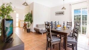 Villa | Dining - Villa in Lloret de Mar With Private Pool (Vidreres)