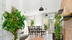 Villa | Dining - Villa in Lloret de Mar With Private Pool (Vidreres)