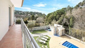 Villa | Balcony - Villa in Lloret de Mar With Private Pool (Vidreres)