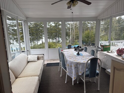 Fantastic 5-bedroom building in cool Ellsworth for your getaway