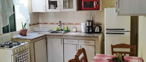 Microonde, macchina per tè/caffè, bollitore elettrico, frullatore